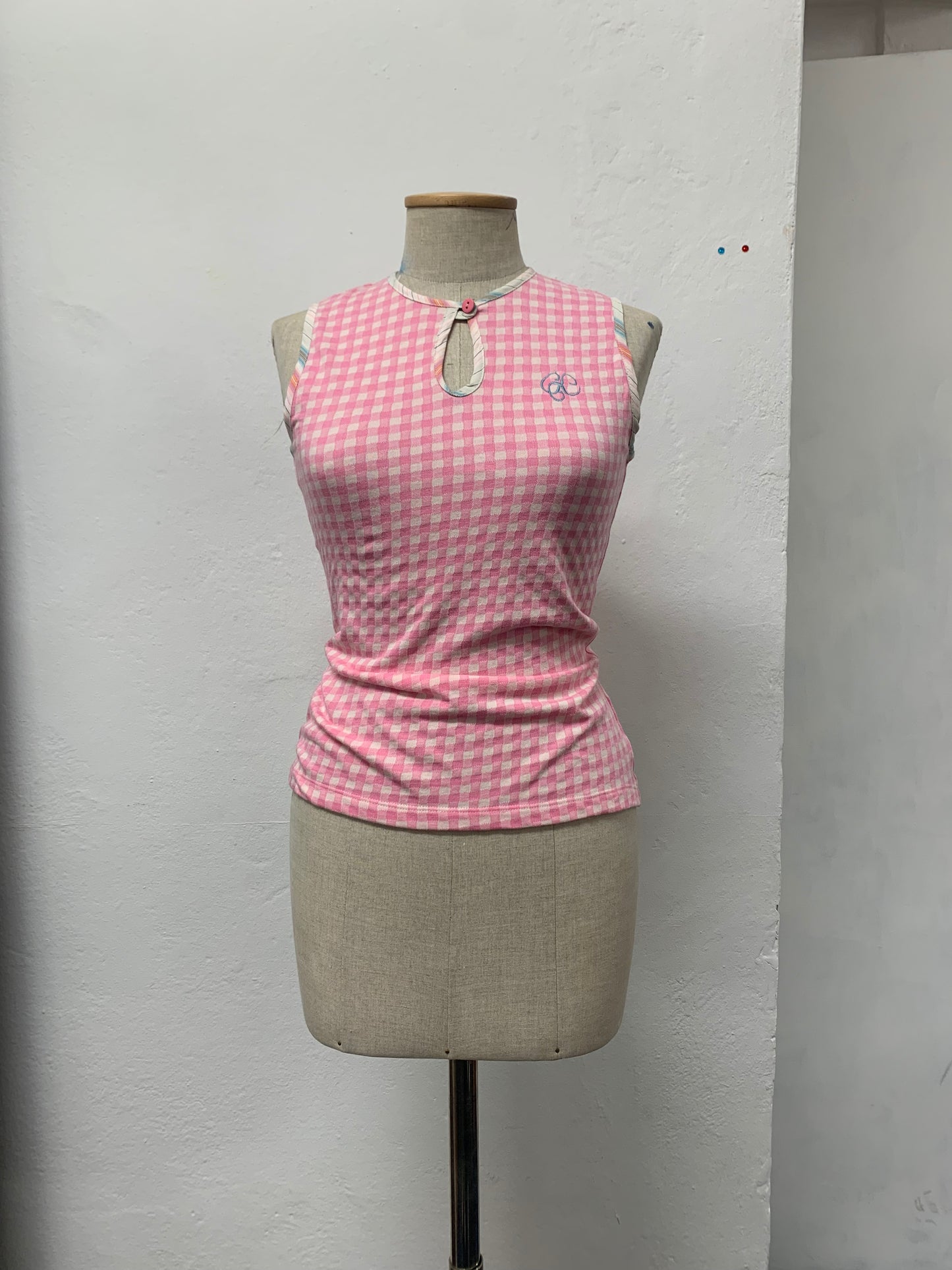 SLEEVE LESS POLO/PINK SQUARES
(ready to ship)