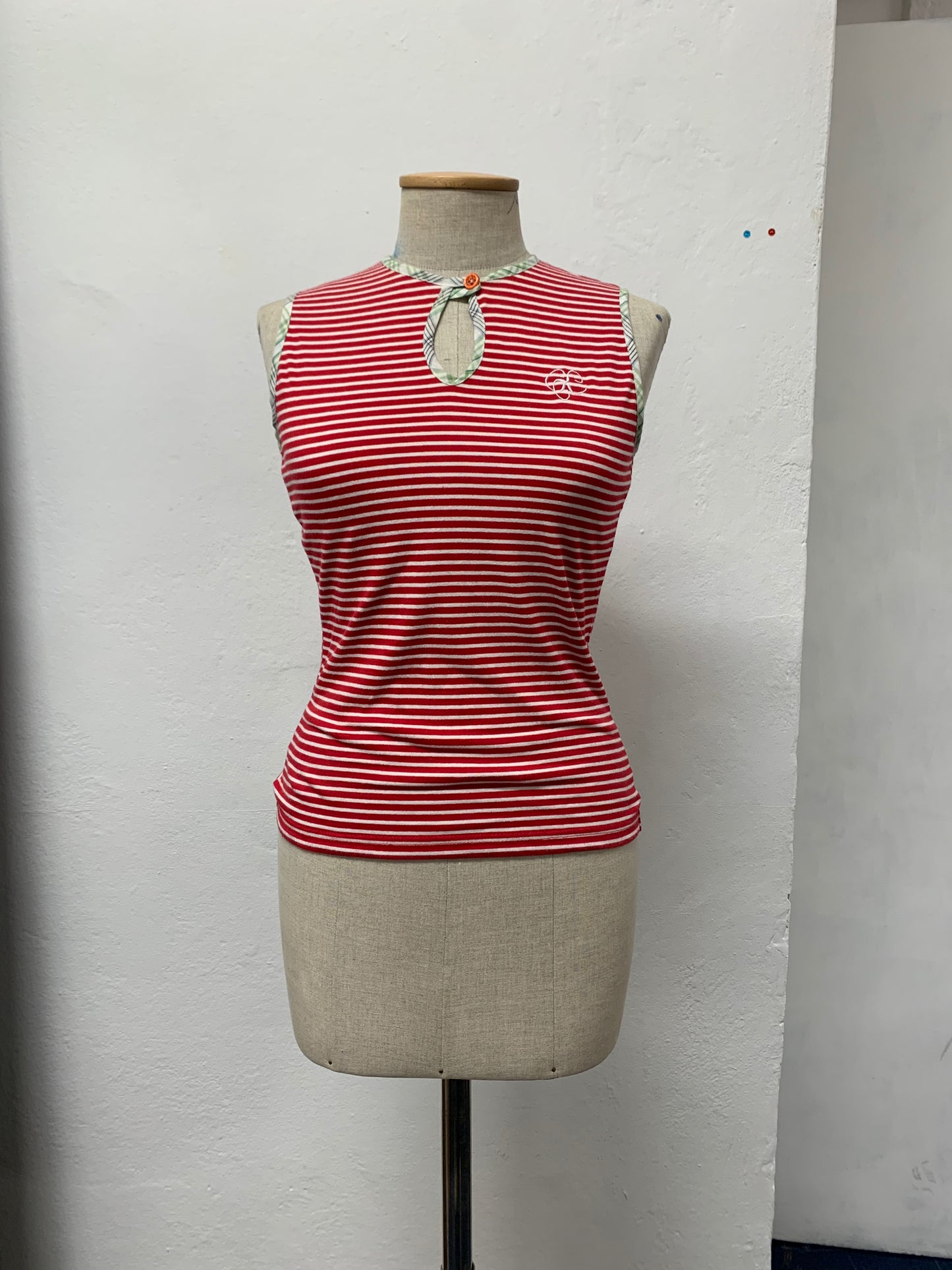 SLEEVE LESS POLO/RED STRIPES
(ready to ship)